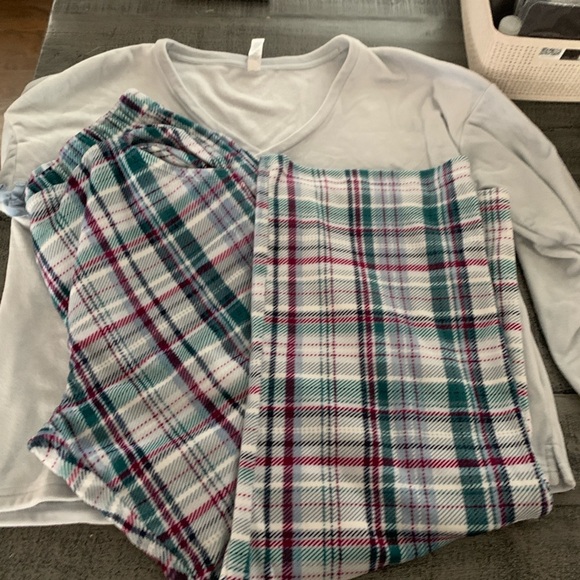 Plaid Medium Pajamas Set - Gray and Green, EUC, Celebes feel velour stretchy - Picture 1 of 3